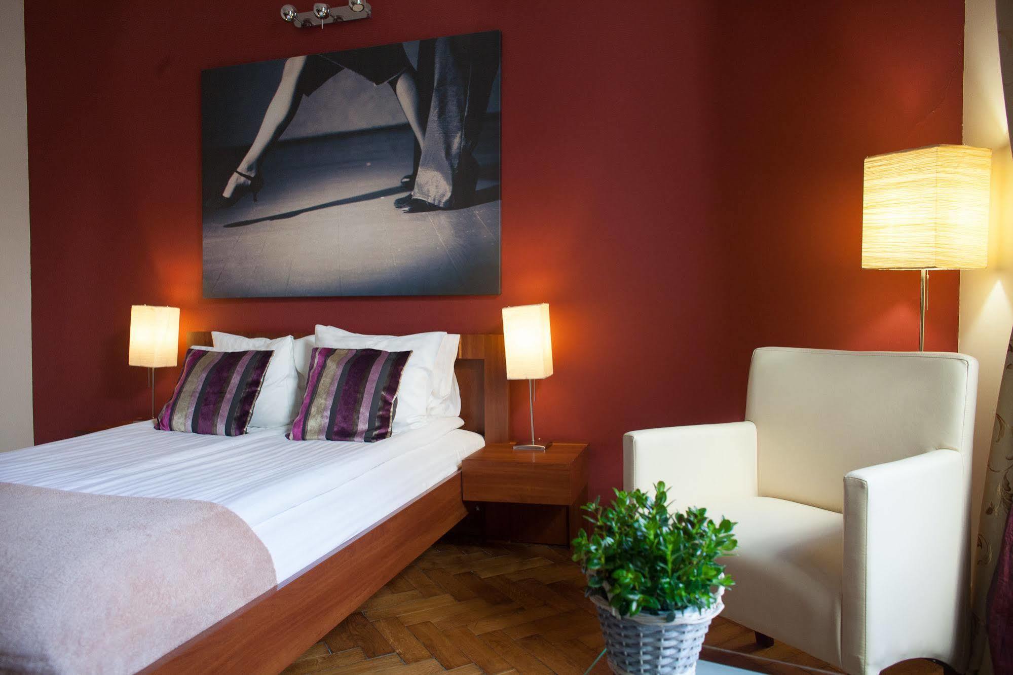 Tango House Bed & Breakfast Cracovie Extérieur photo