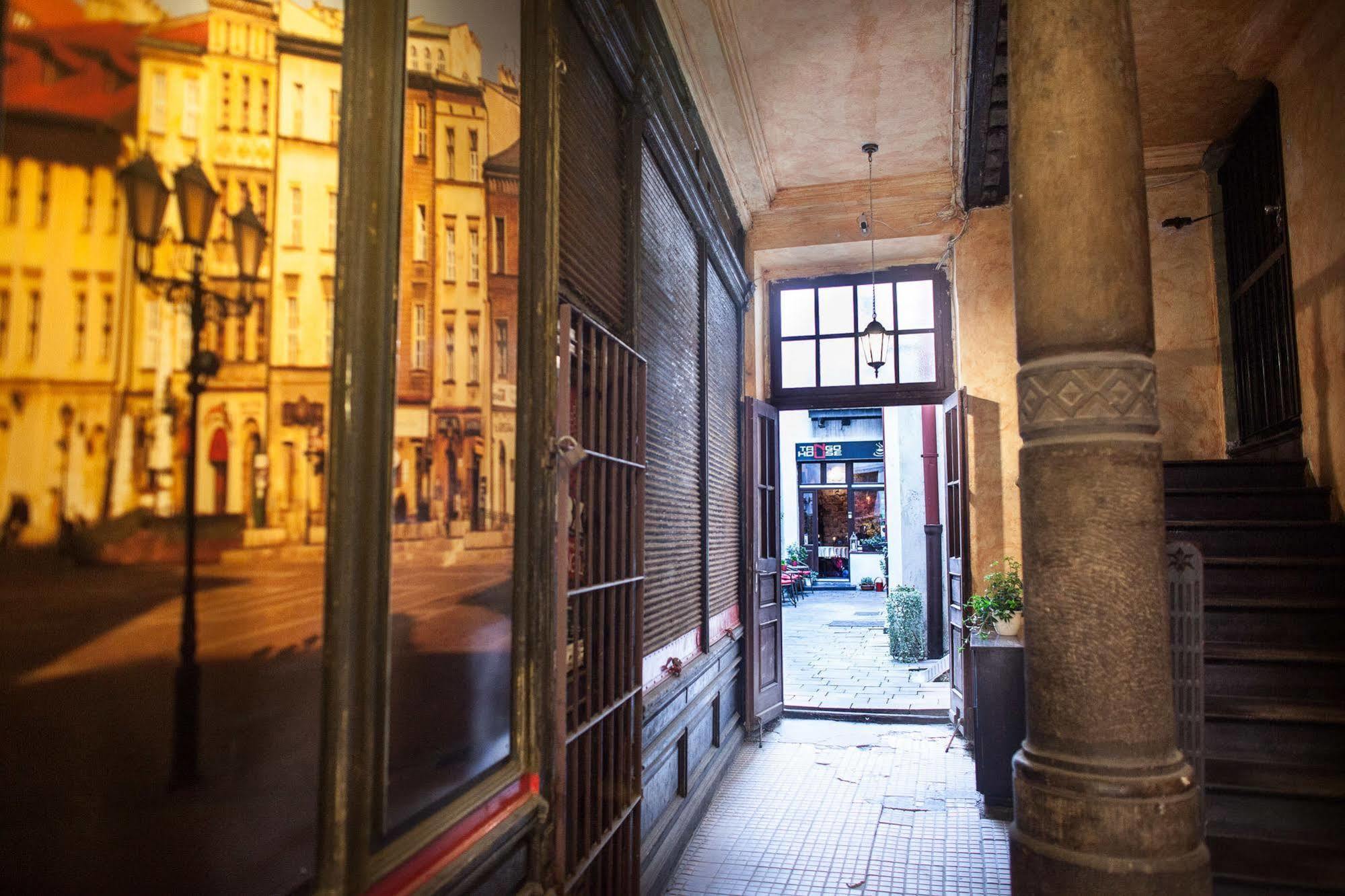 Tango House Bed & Breakfast Cracovie Extérieur photo